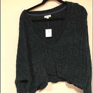 URBAN OUTFITTERS GREEN SWEATER